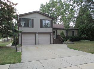 318 Bridgewater Ln, Bloomingdale, IL