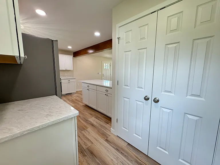 1442 E Broadway St — Photo 43
