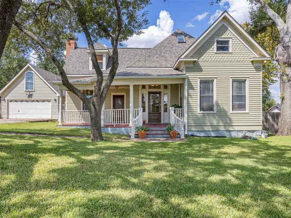 222 N Harris St, Bellville, TX 77418