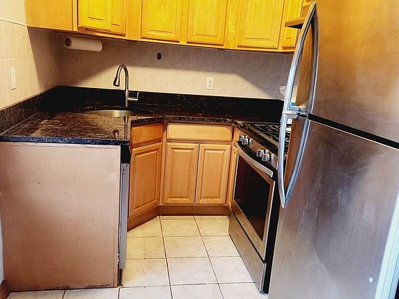 2nd image of 7943 Metropolitan Ave APT 2