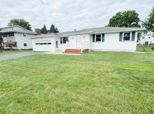 17 Sands Rd, Rochester, NY 14624