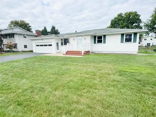 17 Sands Rd, Rochester, NY 14624