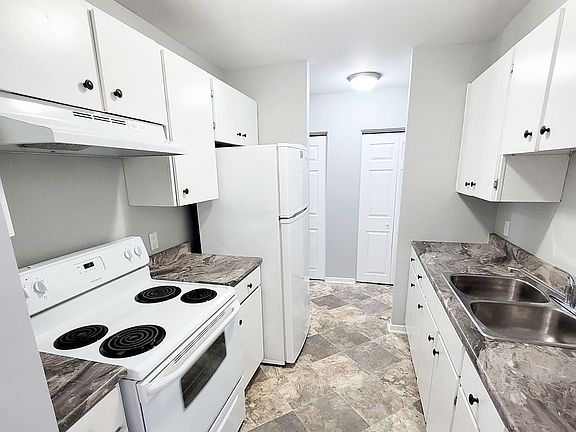 2nd image of 600 Dineen Cres