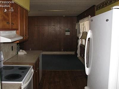 4th image of 400 Saint Joseph St