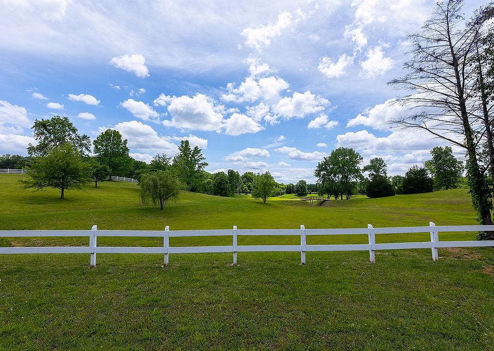 1st image of 420 Park Dr