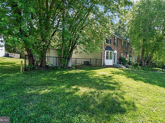 3rd image of 49 Stone Park Pl
