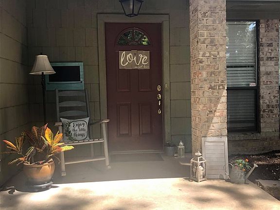 2nd image of 1102 Dogwood St