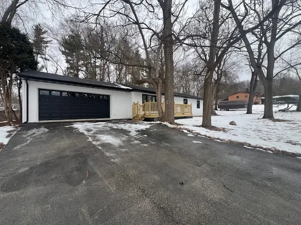 35W302 Pinelands Rd, St Charles, IL 60174