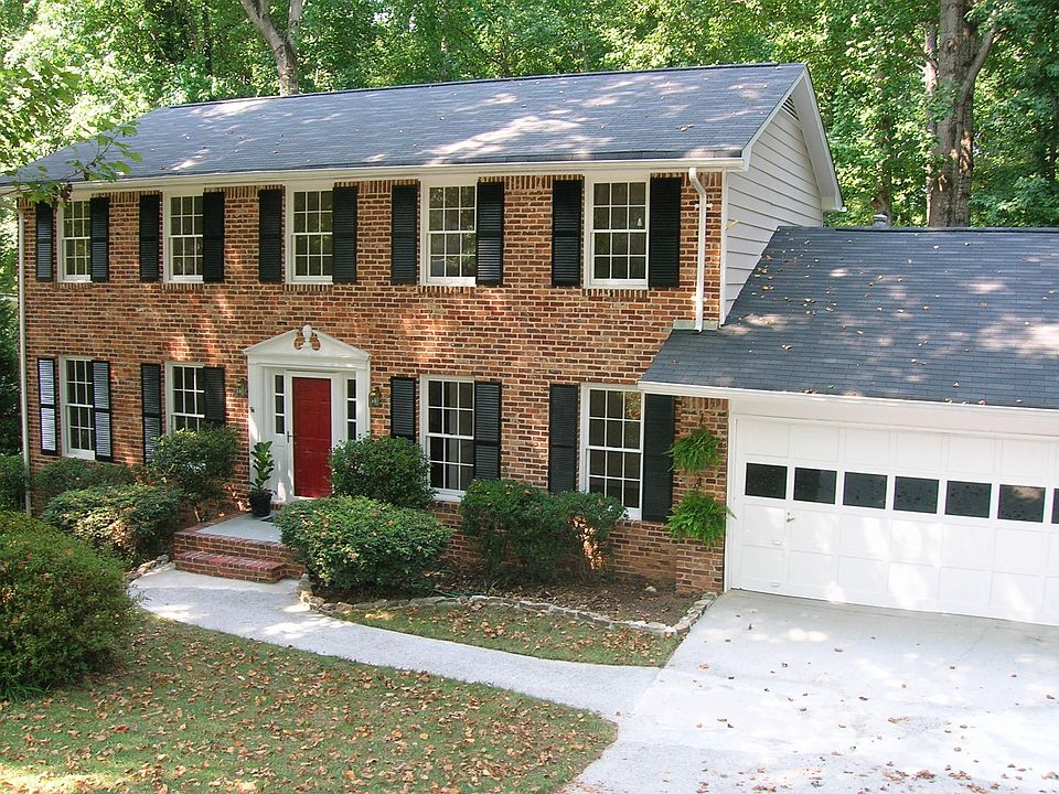 Traditional brick home in Dunwoody