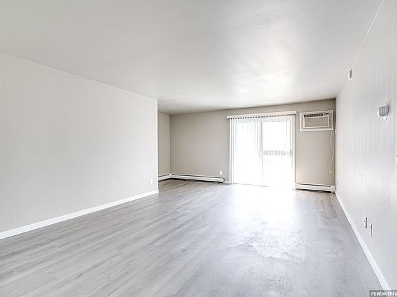 5th image of 2405 Chalet Gardens Ct APT 4