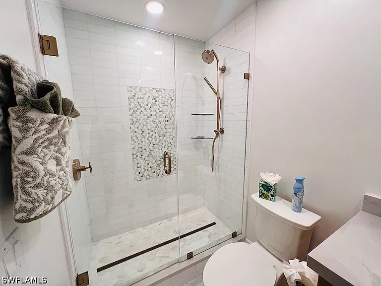 425 Cove Tower Dr #902 — Photo 14