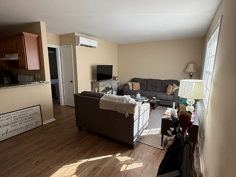 179 Woodrow St #4 — Photo 2