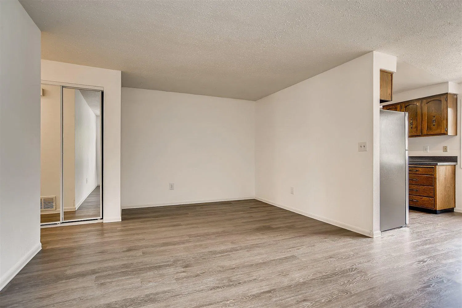 3 bed, 1392 sqft, $2,395 — Photo 3