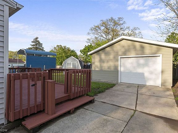 4th image of 3917 Seneca Ave