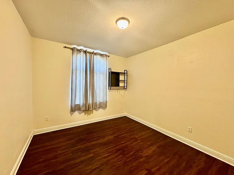 1525 Greenwich Dr — Photo 8