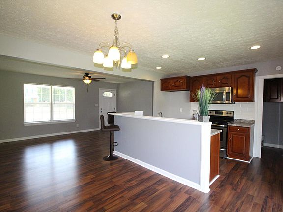 2nd image of 306 Fortney Ln