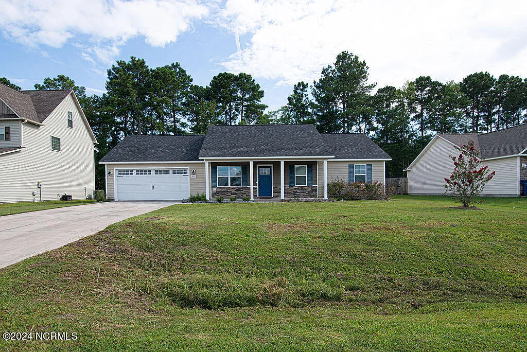 3 bed, 2.0 bath, 1220 sqft, $1,750 — Photo 2