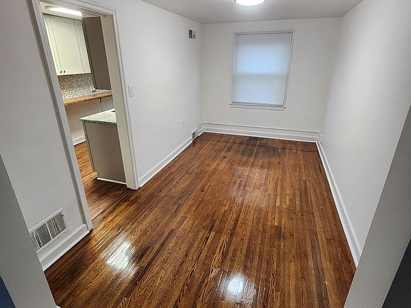 5th image of 2357 Kensington St