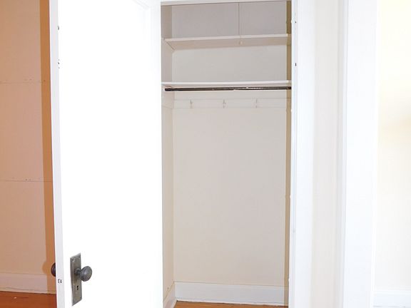 5th image of 627 11th St Suite D