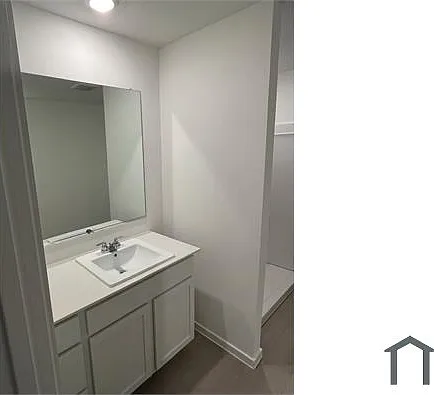 4 bed, 1800 sqft, $2,800 — Photo 2