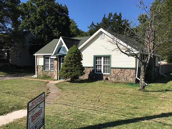 3rd image of 708 S Farmer St