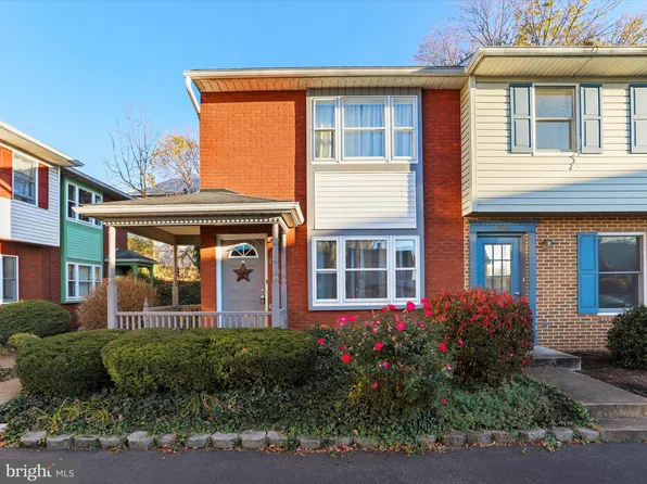 227 Ringgold St, Waynesboro, PA 17268