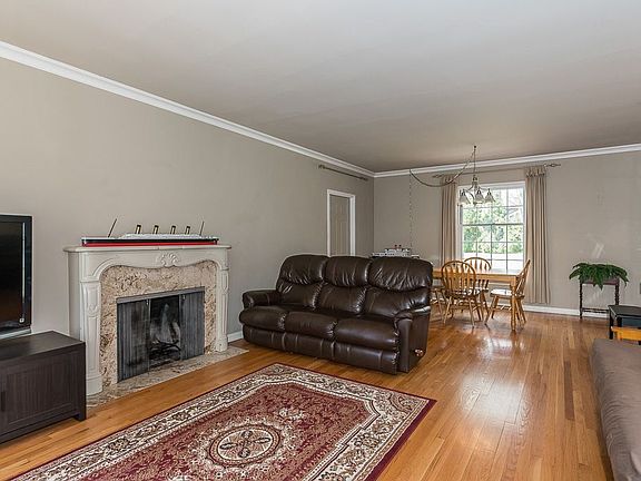 5th image of 417 Ferson Ave