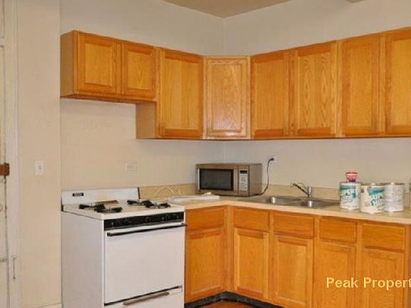 2nd image of 3915 N Southport Ave APT 3W
