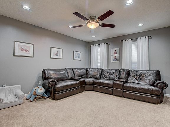 3rd image of 5804 Shelley Dr