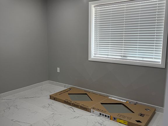 5th image of 4370 Date Ave #B