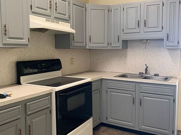 4th image of 135 S 2nd St #2