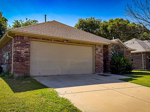 2nd image of 2151 Oakridge Dr