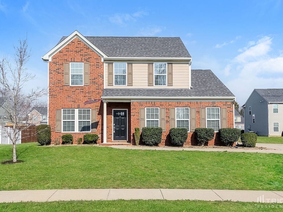 1st image of 2511 Parkwood Dr