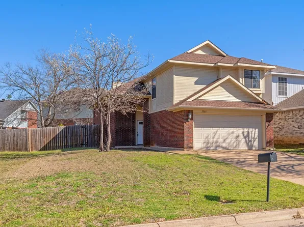 2203 Turf Club Dr, Arlington, TX 76017