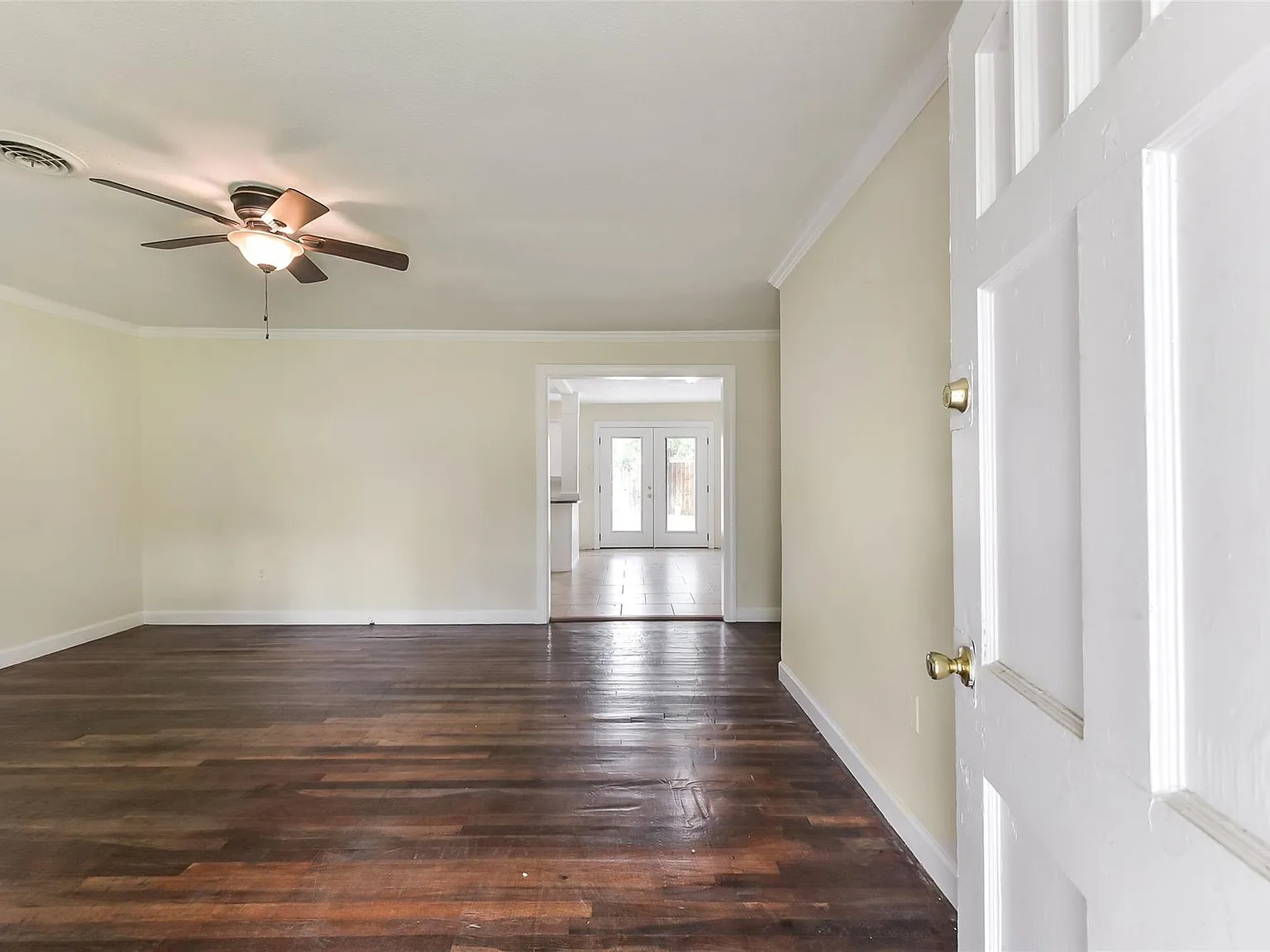 3 bed, 1.0 bath, 1092 sqft, $1,250 — Photo 3