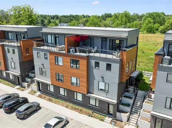 54 Bridge St W #12, Kitchener, ON N2K 0G4
