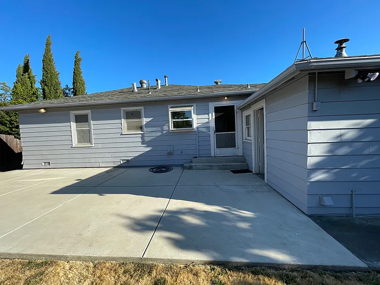 1775 141st Ave — Photo 40
