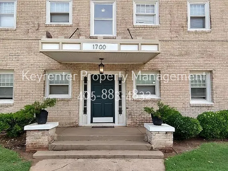 1700 N Robinson Ave — Photo 1