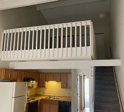 3rd image of 106 Village Dr #106