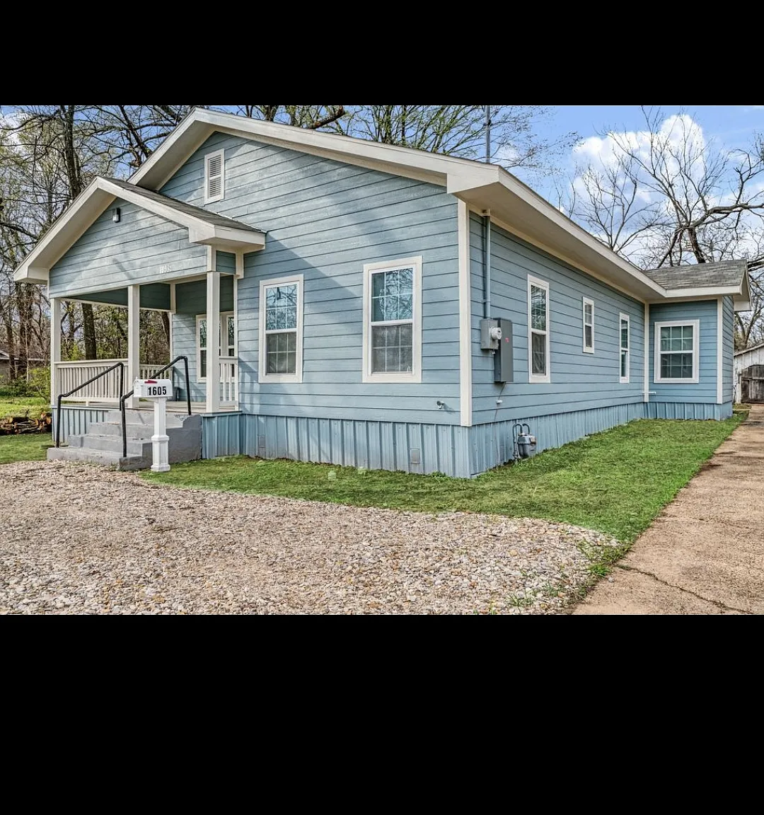 1605 Pine Bluff St — Photo 4