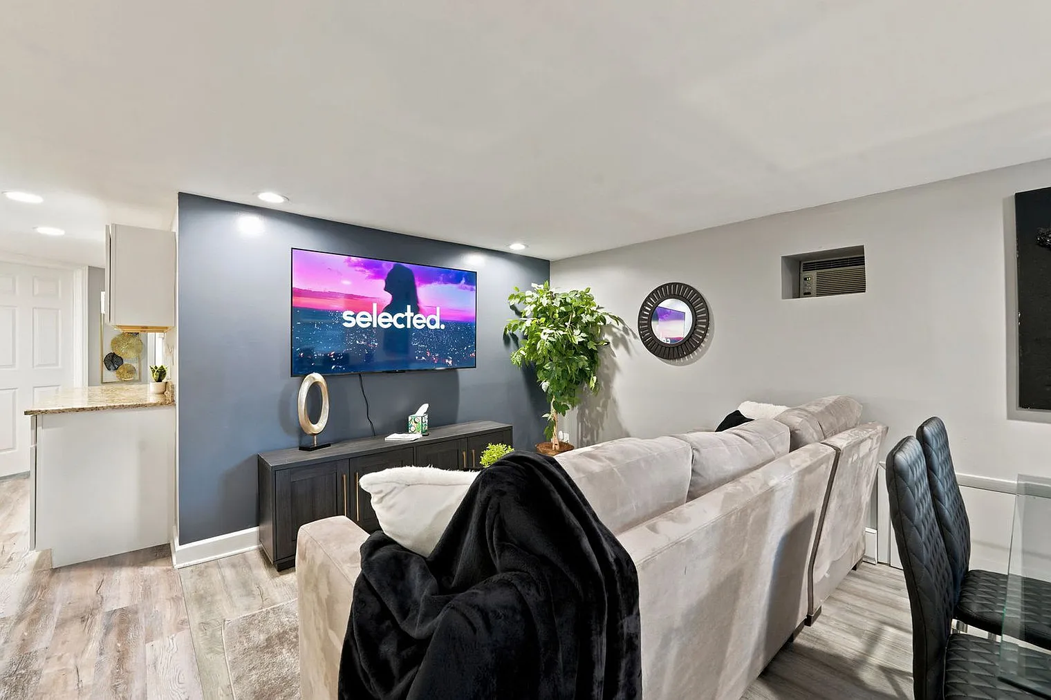 2 bed, 1.0 bath, 990 sqft, $3,675 — Photo 3
