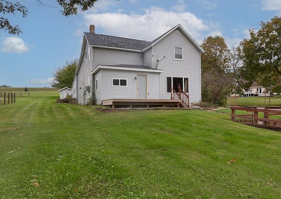 1st image of 826 E 3rd Avenue