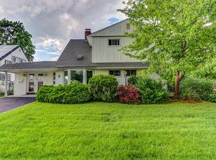 99 Spindle Rd, Hicksville, NY 11801