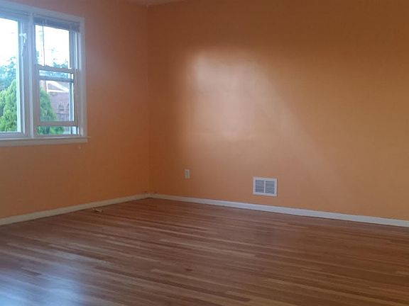 3rd image of 227 Stevens Ave