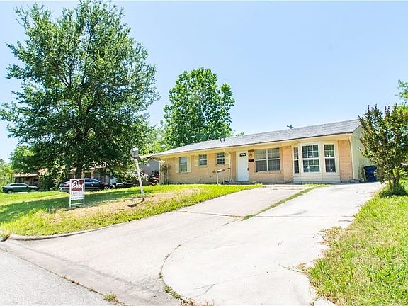 3rd image of 1421 Alpine Dr