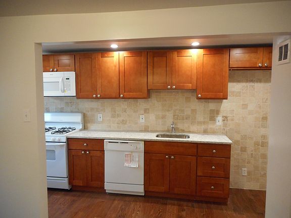 2nd image of 210 E Ashdale St