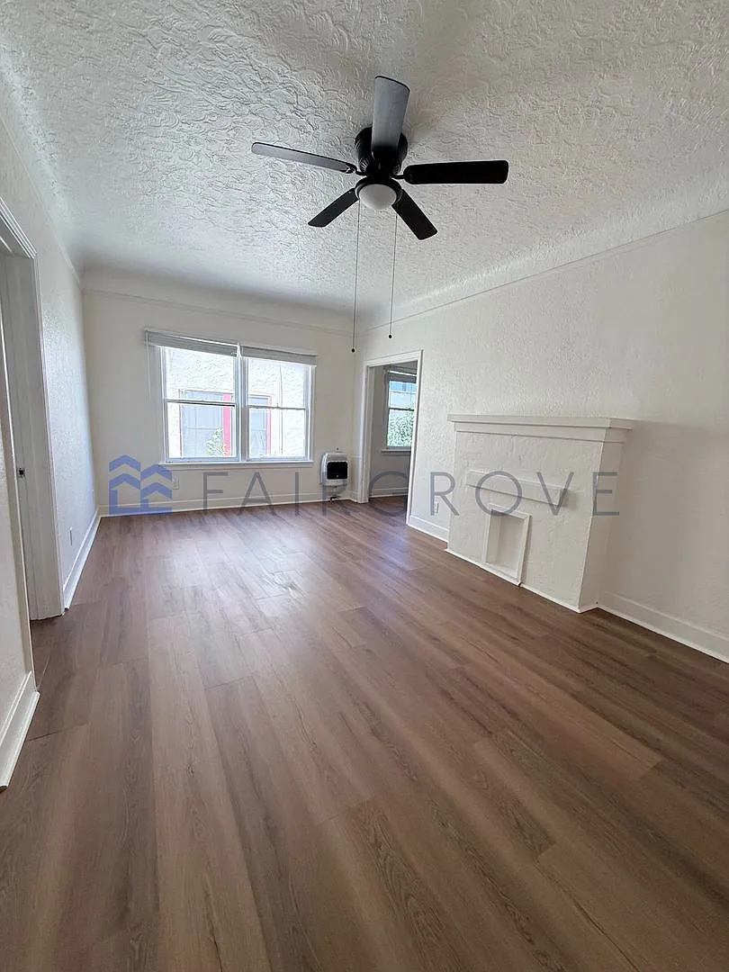 721 E 7th Street — Photo 2