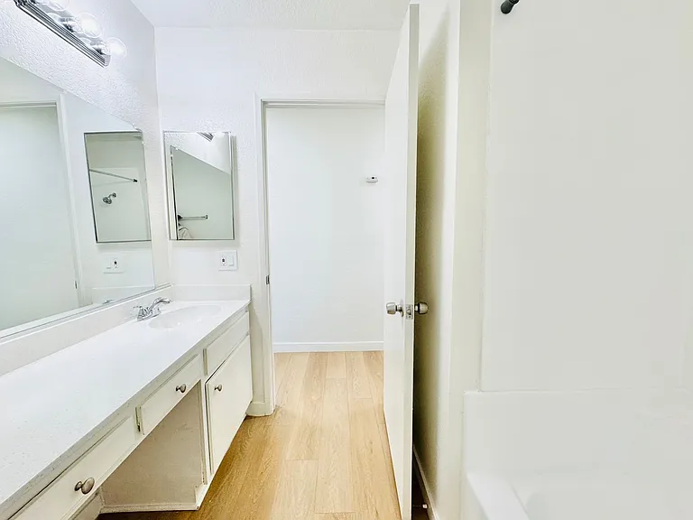 Westpark Apartments — Photo 12