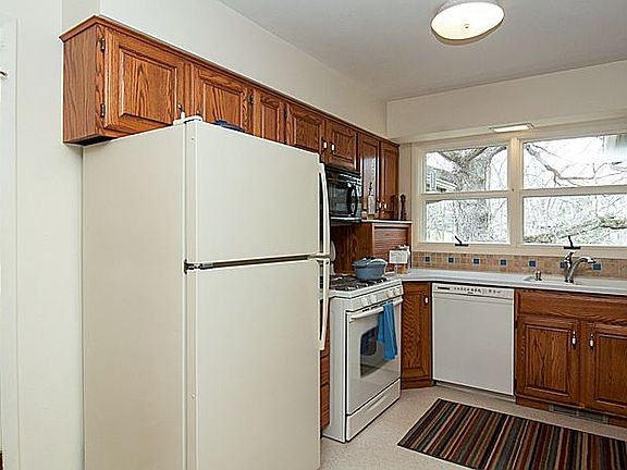 2nd image of 2324 Troy Dr