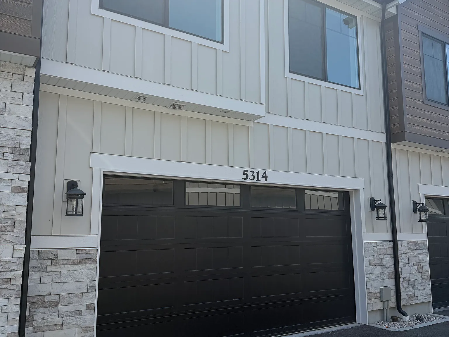 3 bed, 3.5 bath, 2200 sqft, $2,850 — Photo 2